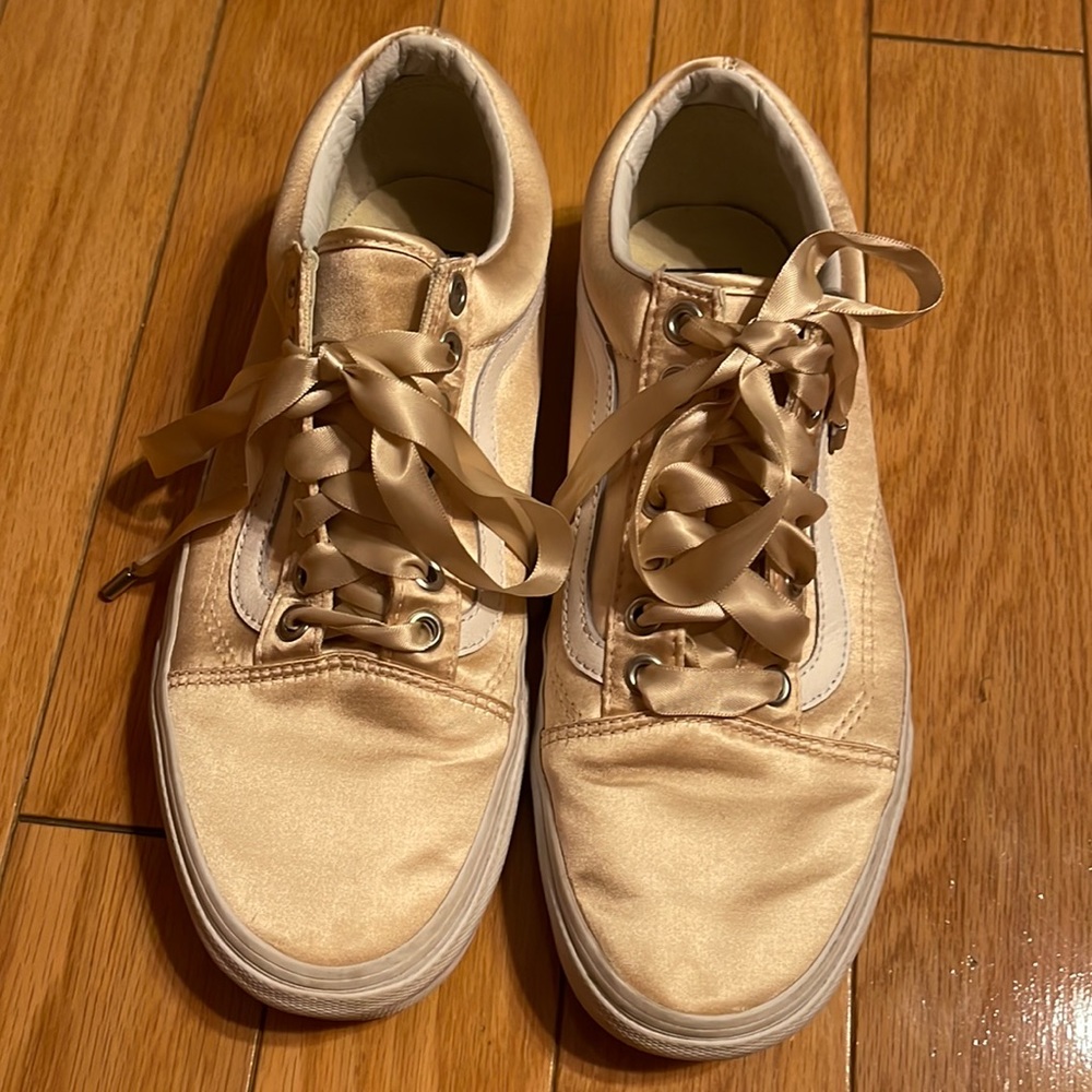 Vans old stool blush satin 9M with box